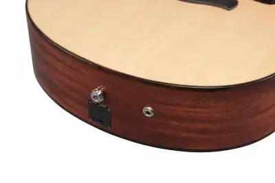 Ibanez AAM700CE-NT – Advanced Auditorium med pickup, cutaway og hardcase