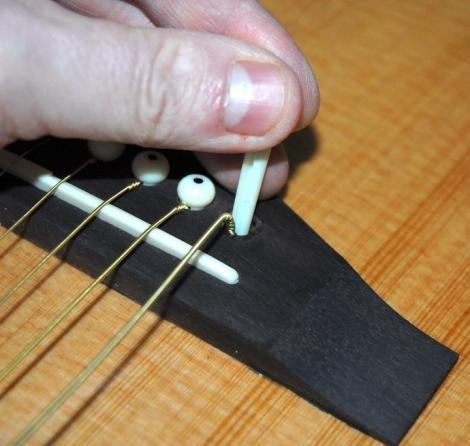 Guitar pins - hvid eller sort